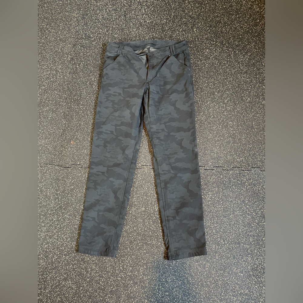 Lululemon Day Trip Boyfriend Pant lotus camo black size 6